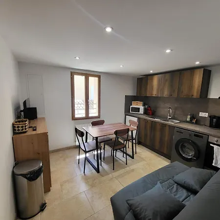 En Centre-ville Apartment *