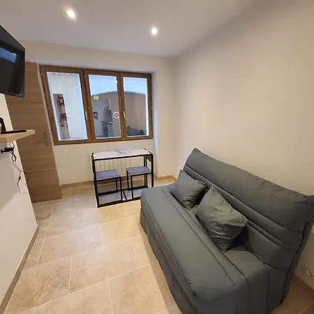 En Centre-ville * 卡斯特拉讷